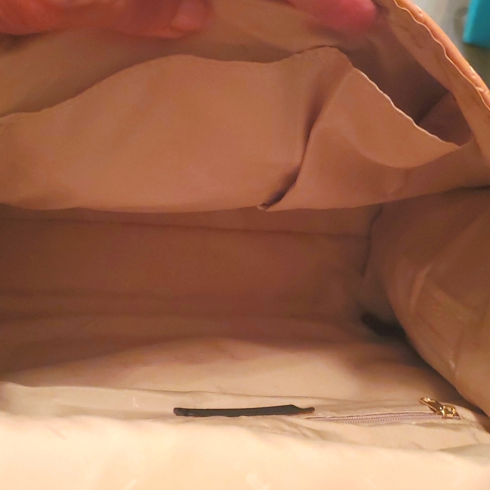 Lovely Tahari purse - Picture 8 of 8